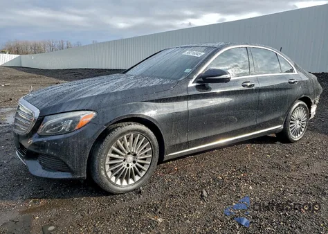 2015 Mercedes-Benz C 300 4Matic из США, поврежденный, VIN 55SWF4KB4FU033929
